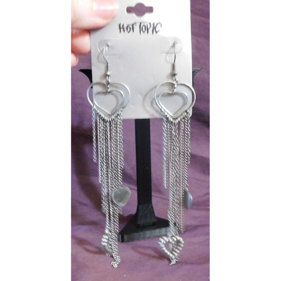 Hot Topic Heart Dangle Earrings NWT - Picture 1 of 4
